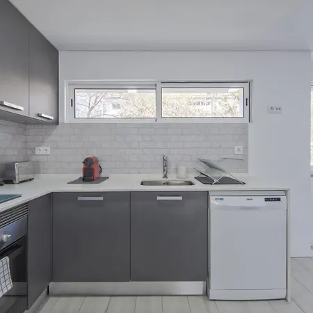 Olivais Modern By Homing