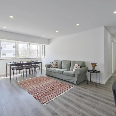 Olivais Modern By Homing Apartment