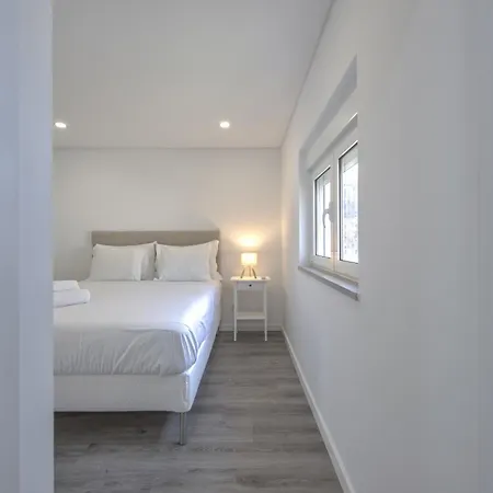 Olivais Modern By Homing