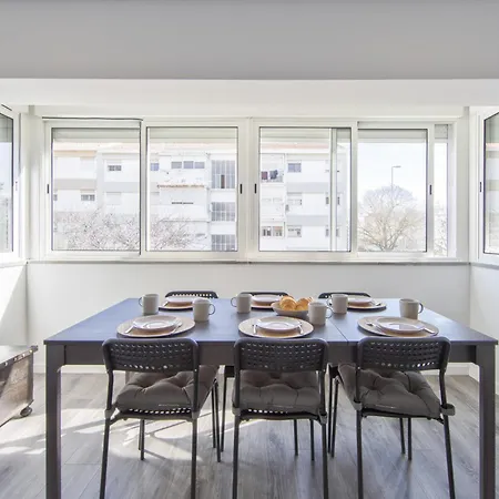 Апартаменти Olivais Modern By Homing *