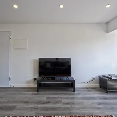 Olivais Modern By Homing